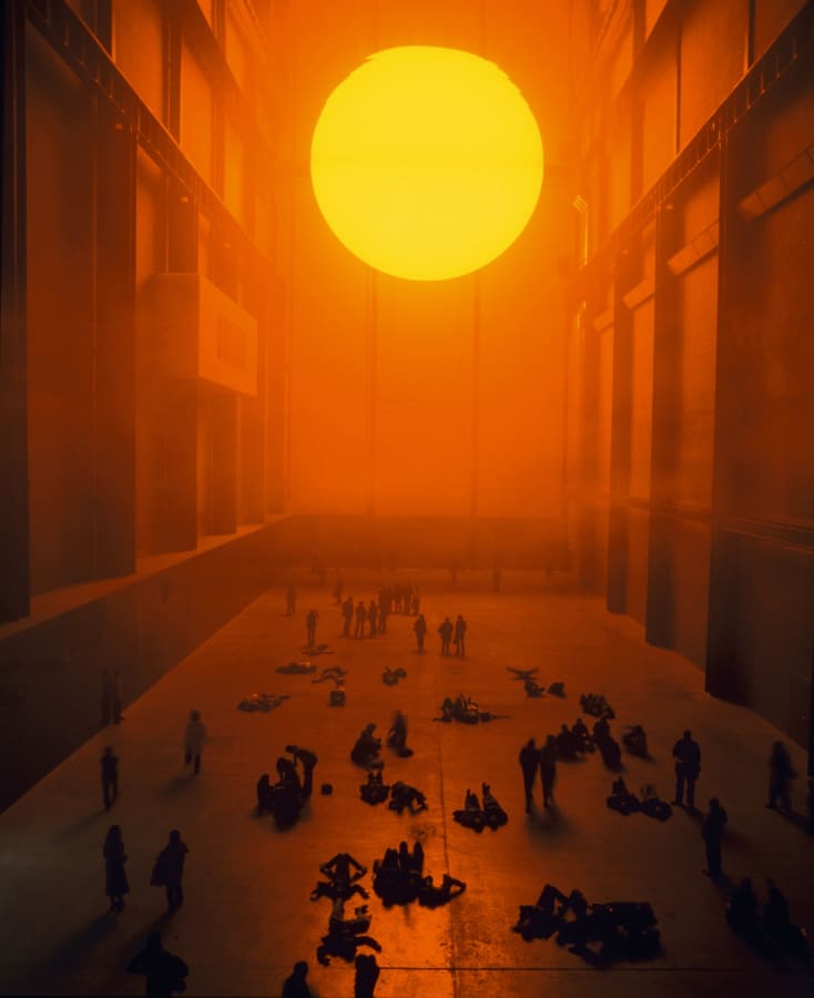 图 6 / Fig. 6. Olafur Eliasson, The Weather Project, 2003, Tate Modern 展览现场 / installation view. 图源 / Source: Studio Olafur Eliasson.